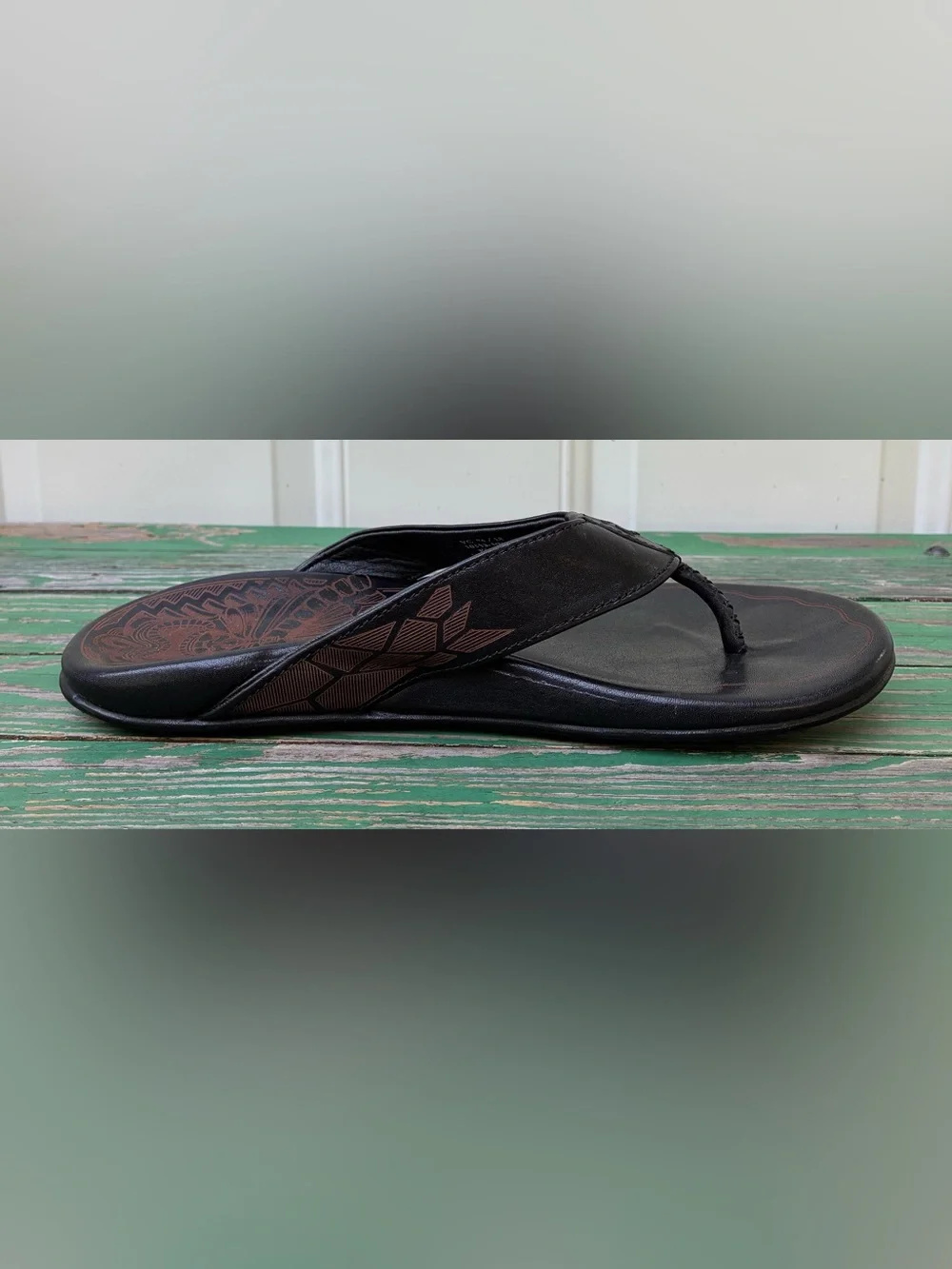 OluKai Kulia Leather Flip Flop Sandals Black Comfort Thong Sandals Mens Sz 9